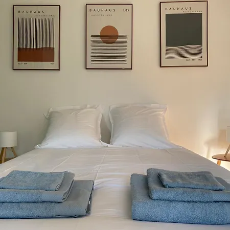 Maison Le Corbusier 2 Jardin&piscine Hébergement de vacances *